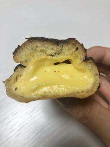 セブンイレブンのなめらかカスタードのエクレア③