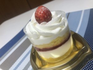 ファミリーマートのいちごのショートケーキ④