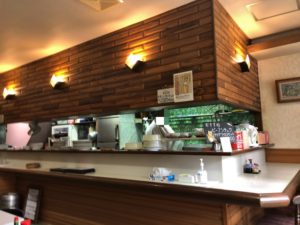 レストラン三幸の店内①