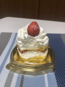 ファミリーマートのいちごのショートケーキ⑤