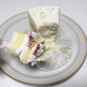 パティスリーシフォンの苺のショートケーキ③