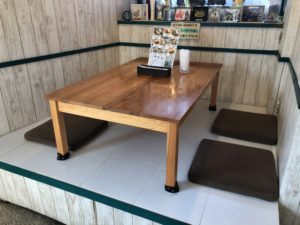 王子ムルギーの店内①