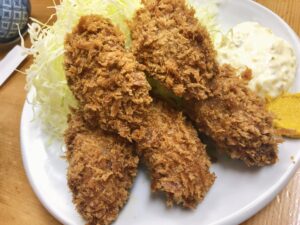 とんかつ山家のカキフライ定食②