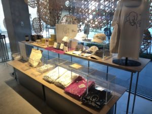 コエドーナツの店内②
