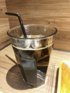 ジューザバーガーのアイスコーヒー