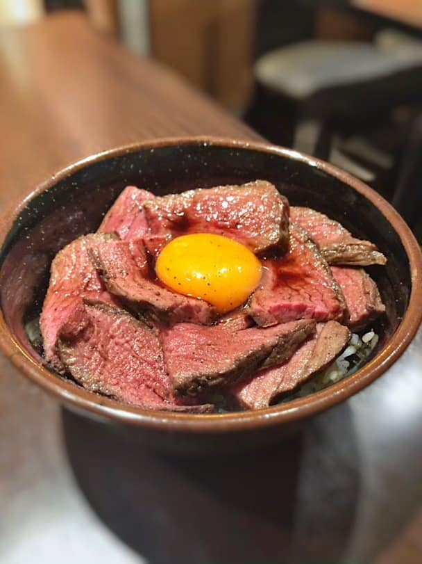肉友 名店 肉山 プロデュース ランチ限定ローストビーフ丼は絶品