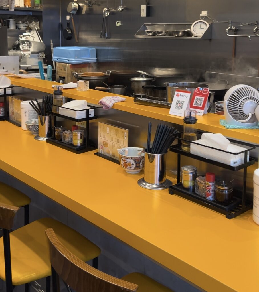 西新井らーめん駅前店の店内