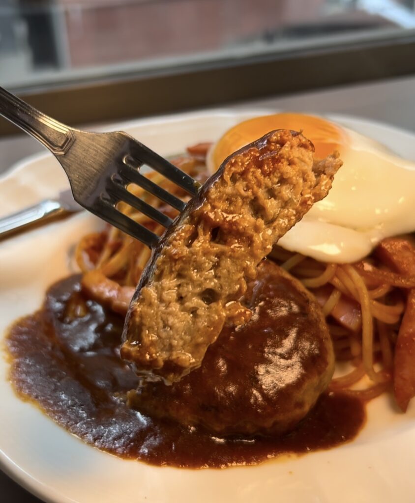 シルビア 綾瀬店のバーグナポリ