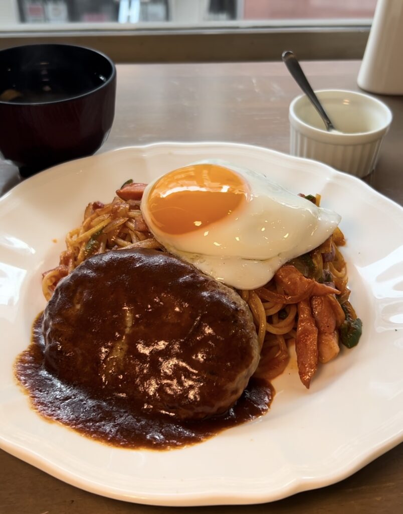 シルビア 綾瀬店のバーグナポリ