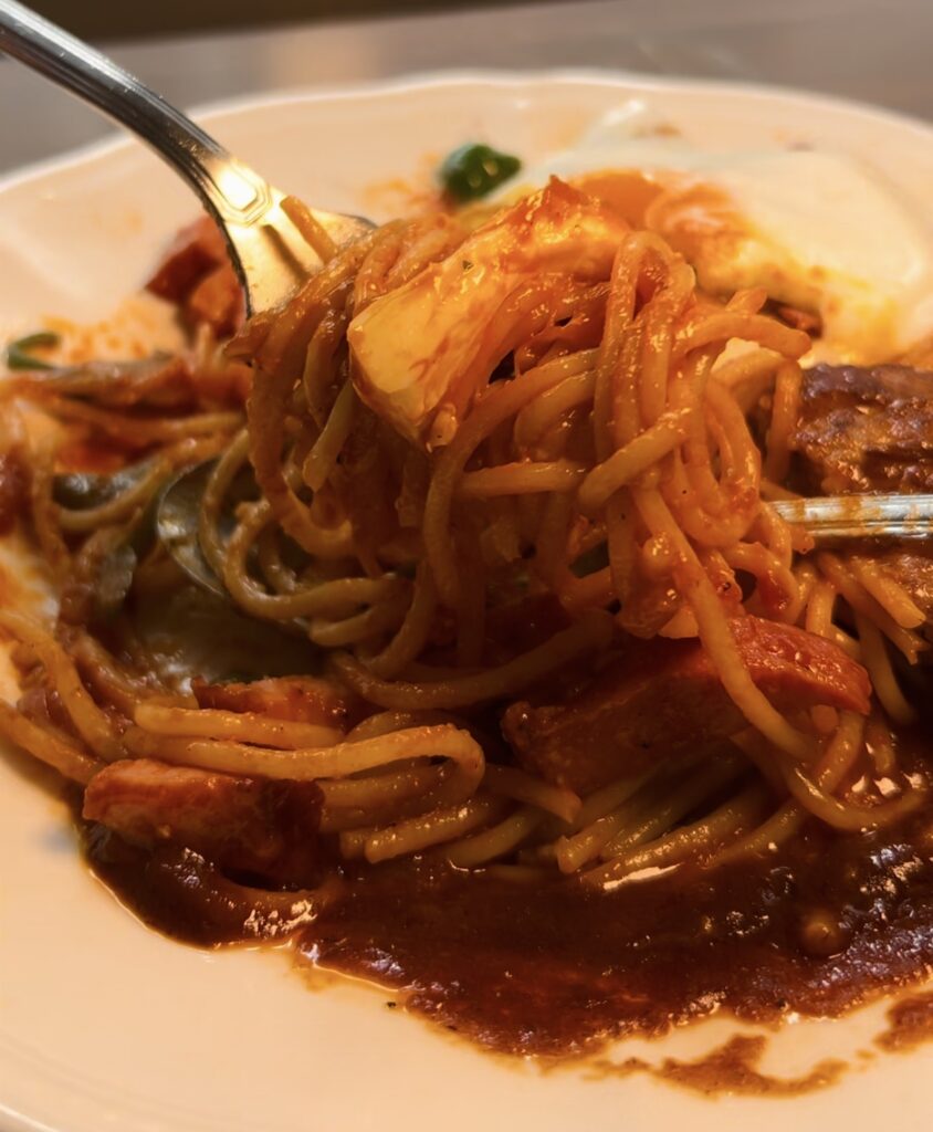 シルビア 綾瀬店のバーグナポリ