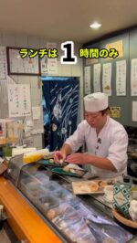 足立区グルメを見る(@syuger0726 ↑)
⁡
【足立区梅島のコスパ最強お寿司屋さん！平日限定ランチは超お得🍣】
⁡
●本日ご紹介するお店 
・鮨よし
⁡
●本日のメニュー 
・特選鮨よし(A)
1,980円(税込)
⁡
●感想
⁡
東京都足立区梅島駅にある隠れたお寿司の名店です🍣
⁡
本日は上記メニューを注文。特選のネタは天然本鮪中トロ、イクラ、ウニ、玉子、季節の鮨4貫(白身の黒ムツ、新イカ、煮帆、春子鯛)、巻物、白身魚のあら汁と超豪華です🍣
⁡
あら汁も豪快で新鮮なネタはどれも至福の瞬間。米酢と赤酢、そして黒酢を合わせたシャリを使用しこだわりも詰まっています。特にこの日の黒ムツは熟成20日目の物でめちゃくちゃ美味しかったです🤤
⁡
平日ランチは限定15食なのでご注意ください。ランチもディナーもお手頃価格で食べられ、一品料理やお酒も豊富。コース料理もおすすめです。物腰の柔らかい大将も素敵🌟
⁡
御馳走様でした🙏
⁡
●住所
・東京都足立区梅島1丁目10-12 1階
⁡
●営業時間 
(平日)
・12:00〜13:00
・17:00〜22:00
⁡
(土日)
・17:00〜22:00
⁡
●定休日 
・水曜日
 
皆様も是非行ってみて下さい⭐️ 
本日も一読して頂き、誠にありがとうございました！ 
 
※お値段等、内容に相違があるかもしれません。予めご了承下さい。
⁡
#梅島グルメ #梅島ランチ #梅島
#足立区グルメ #足立区ランチ #足立区
#東京グルメ #東京ランチ #東京寿司
#寿司 #sushi